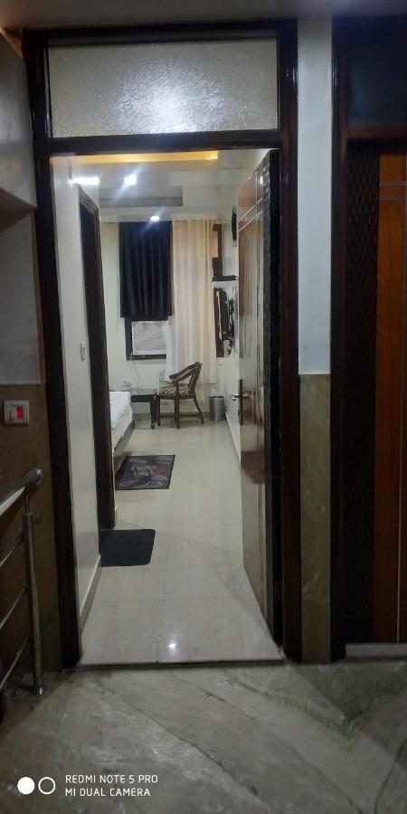 Adb Rooms Udhav Palace New Delhi Exterior photo